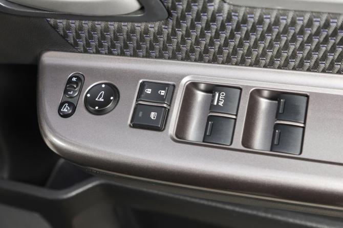 Honda Stepwgn V с пробегом 2016 года, цена 1 999 000 рублей, 112000 км, минивэн, Автокод Объявления