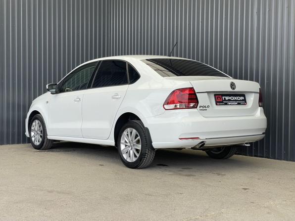 Volkswagen Polo V Рестайлинг с пробегом 2016 года, цена 1 177 000 рублей, 102847 км, седан, Автокод Объявления