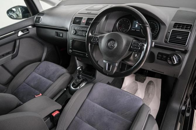 Volkswagen Touran I Рестайлинг 2 с пробегом 2012 года, цена 1 099 000 рублей, 67100 км, компактвэн, Автокод Объявления