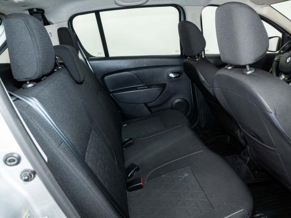 Renault Sandero II с пробегом 2016 года, цена 955 000 рублей, 84800 км, хэтчбек, Автокод Объявления