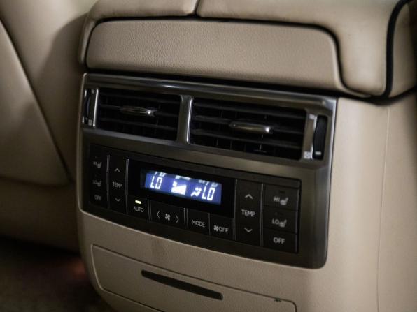 Lexus LX III с пробегом 2011 года, цена 3 685 000 рублей, 195447 км, внедорожник, Автокод Объявления