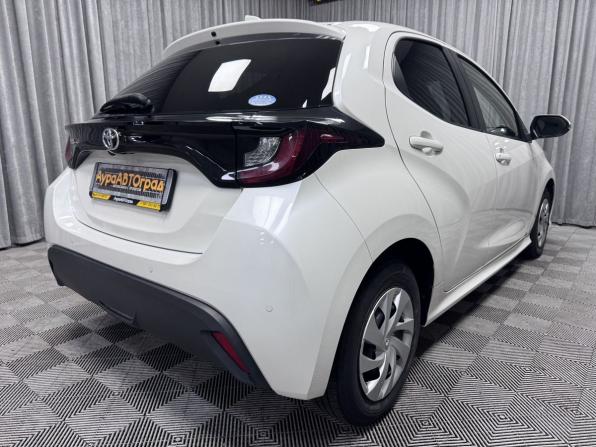 Toyota Yaris IV с пробегом 2020 года, цена 1 400 000 рублей, 65289 км, хэтчбек, Автокод Объявления