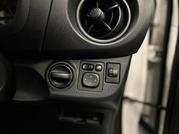 Toyota Vitz III (XP130) Рестайлинг 2 с пробегом 2019 года, цена 977 000 рублей, 91044 км, хэтчбек, Автокод Объявления