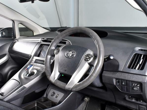 Toyota Prius III Рестайлинг (XW30) с пробегом 2014 года, цена 999 999 рублей, 117300 км, лифтбек, Автокод Объявления