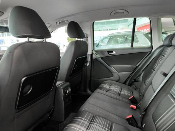 Volkswagen Tiguan I Рестайлинг с пробегом 2015 года, цена 990 000 рублей, 270689 км, внедорожник, Автокод Объявления