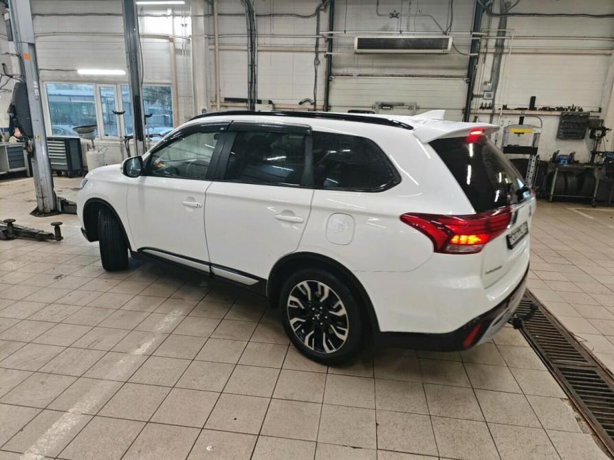 Mitsubishi Outlander III Рестайлинг 3 Санкт-Петербург  - изображение 4