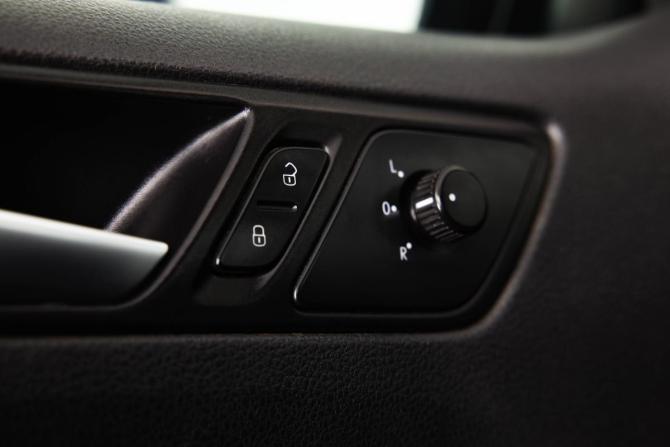 Volkswagen Jetta VI с пробегом 2013 года, цена 949 000 рублей, 253133 км, седан, Автокод Объявления