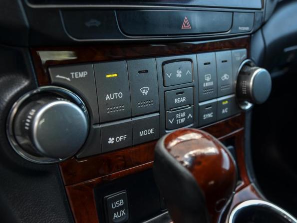 Toyota Highlander II (XU40) Рестайлинг с пробегом 2011 года, цена 2 260 000 рублей, 256898 км, внедорожник, Автокод Объявления