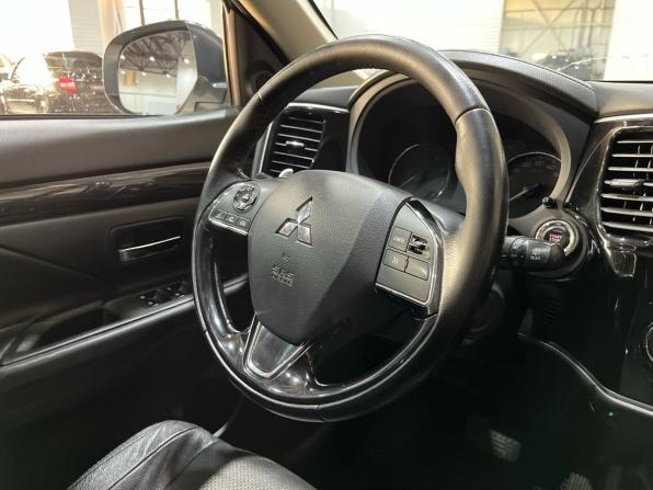 Mitsubishi Outlander III Рестайлинг 2 с пробегом 2015 года, цена 1 515 000 рублей, 192412 км, внедорожник, Автокод Объявления