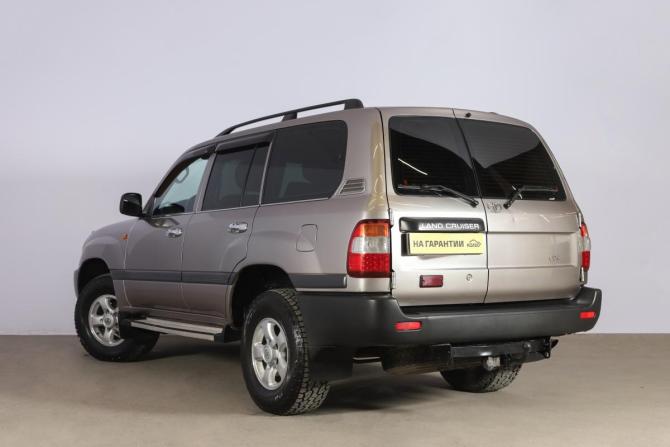 Toyota Land Cruiser 100 Series Рестайлинг 2 с пробегом 2005 года, цена 2 749 000 рублей, 265000 км, внедорожник, Автокод Объявления