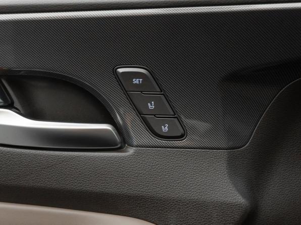 Hyundai Santa Fe IV Рестайлинг с пробегом 2021 года, цена 4 085 000 рублей, 49693 км, внедорожник, Автокод Объявления
