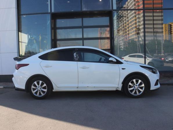 Hyundai Solaris II с пробегом 2018 года, цена 899 000 рублей, 131000 км, седан, Автокод Объявления