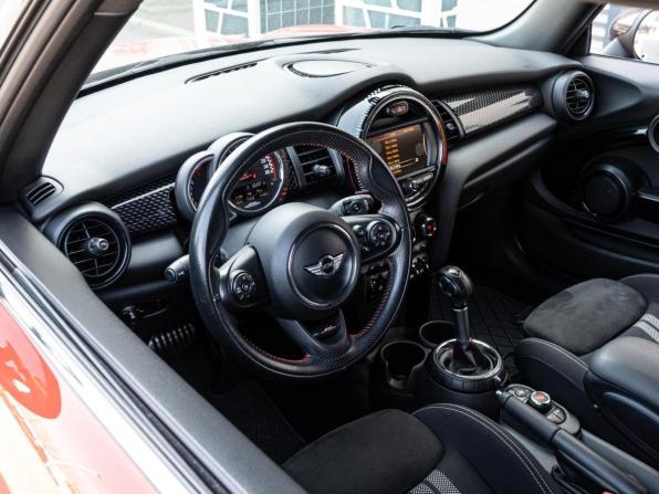 Mini Hatch III (F55/F56) с пробегом 2016 года, цена 2 430 000 рублей, 77933 км, хэтчбек, Автокод Объявления
