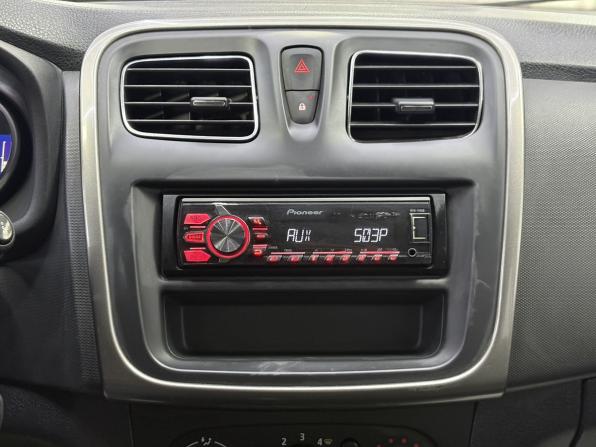 Renault Logan II с пробегом 2015 года, цена 685 000 рублей, 106071 км, седан, Автокод Объявления