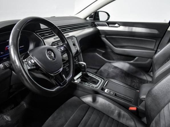 Volkswagen Passat B8 с пробегом 2018 года, цена 1 880 000 рублей, 138600 км, седан, Автокод Объявления