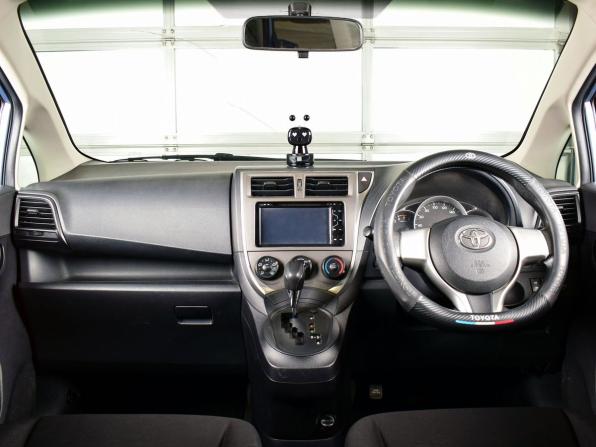 Toyota Ractis II с пробегом 2011 года, цена 689 995 рублей, 183344 км, хэтчбек, Автокод Объявления