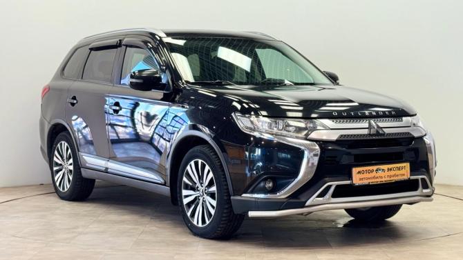 Mitsubishi Outlander III Рестайлинг 2 с пробегом 2018 года, цена 1 635 000 рублей, 216460 км, внедорожник, Автокод Объявления