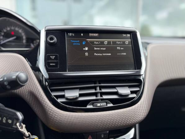 Peugeot 2008 I с пробегом 2014 года, цена 755 000 рублей, 203500 км, внедорожник, Автокод Объявления