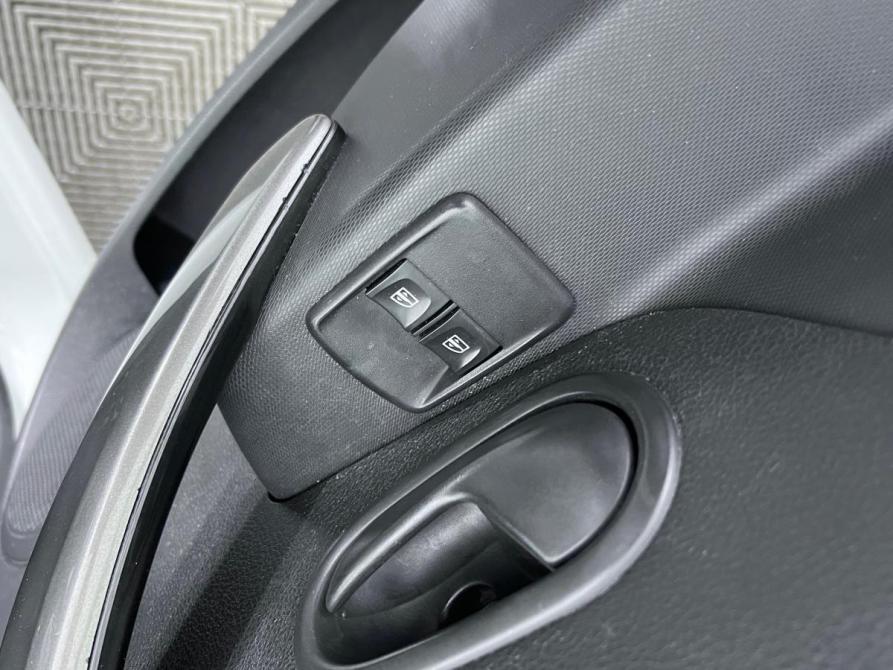 Renault Logan II Рестайлинг Ростов-на-Дону  - изображение 19
