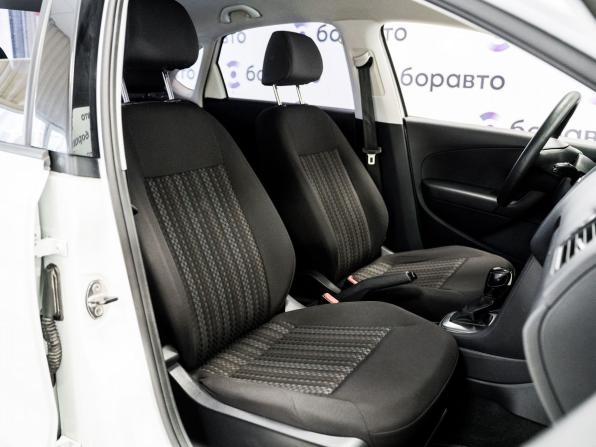Volkswagen Polo V Рестайлинг с пробегом 2016 года, цена 1 230 000 рублей, 121900 км, седан, Автокод Объявления