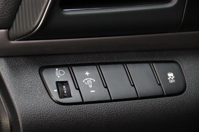 Hyundai Elantra VI (AD) Рестайлинг с пробегом 2019 года, цена 1 665 650 рублей, 111956 км, седан, Автокод Объявления