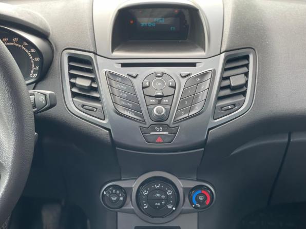 Ford Fiesta Mk6 Рестайлинг с пробегом 2015 года, цена 700 000 рублей, 254748 км, седан, Автокод Объявления