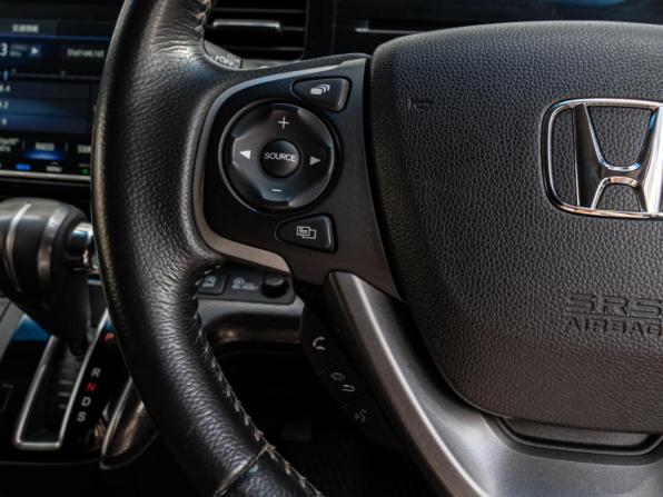 Honda Stepwgn V Рестайлинг с пробегом 2019 года, цена 2 420 000 рублей, 92485 км, минивэн, Автокод Объявления