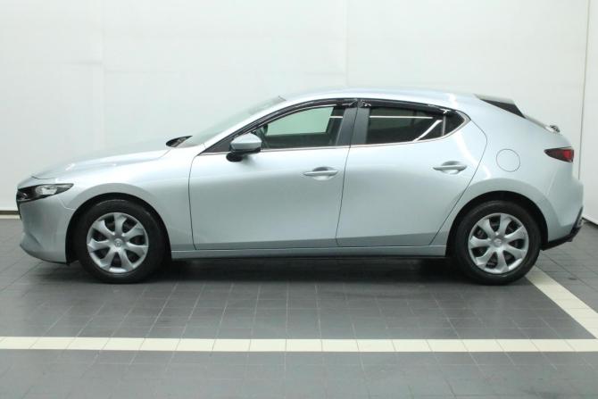 Mazda 3 IV (BP) с пробегом 2021 года, цена 1 395 000 рублей, 132156 км, хэтчбек, Автокод Объявления