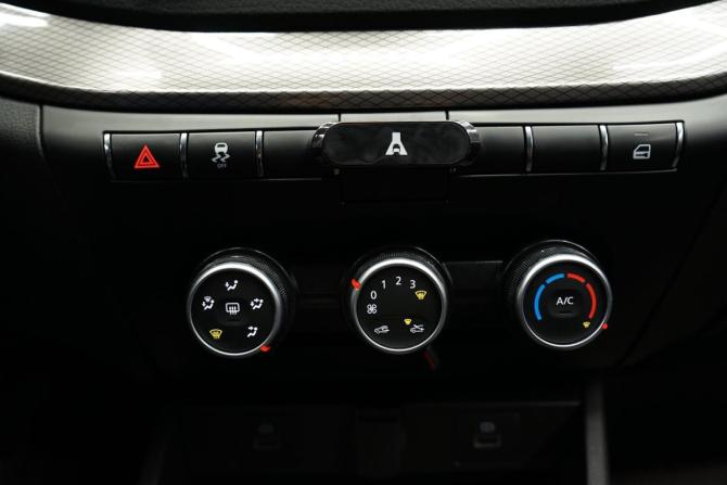 Lada (ВАЗ) Vesta I Рестайлинг (NG) с пробегом 2024 года, цена 1 230 000 рублей, 110000 км, седан, Автокод Объявления