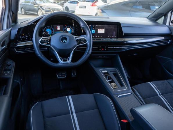 Volkswagen Golf VIII с пробегом 2024 года, цена 3 499 000 рублей, 9781 км, хэтчбек, Автокод Объявления