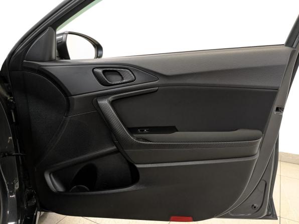 Kia Ceed III Рестайлинг с пробегом 2022 года, цена 2 305 000 рублей, 86279 км, универсал, Автокод Объявления