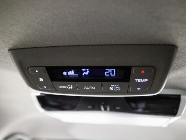 Honda Stepwgn V Рестайлинг с пробегом 2019 года, цена 2 195 000 рублей, 76109 км, минивэн, Автокод Объявления
