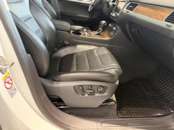 Volkswagen Touareg II Рестайлинг с пробегом 2018 года, цена 3 350 000 рублей, 169436 км, внедорожник, Автокод Объявления