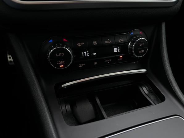 Mercedes-Benz GLA I (X156) Рестайлинг с пробегом 2019 года, цена 2 850 000 рублей, 64977 км, внедорожник, Автокод Объявления