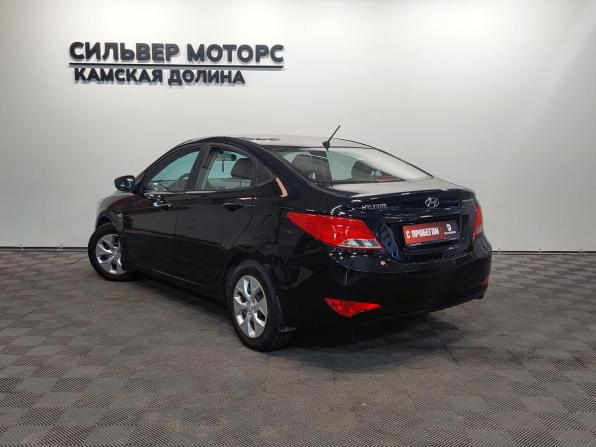 Hyundai Solaris I Рестайлинг с пробегом 2015 года, цена 899 000 рублей, 141000 км, седан, Автокод Объявления