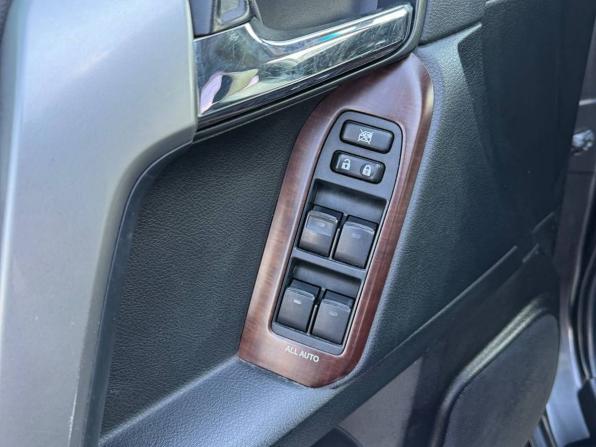 Toyota Land Cruiser Prado 150 Series Рестайлинг 1 с пробегом 2014 года, цена 3 570 000 рублей, 243494 км, внедорожник, Автокод Объявления