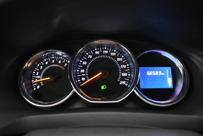 Renault Sandero II с пробегом 2017 года, цена 1 020 000 рублей, 66583 км, хэтчбек, Автокод Объявления