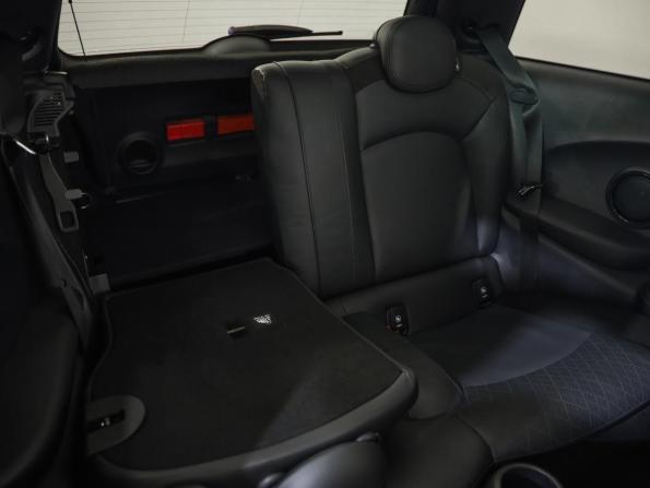 Mini Hatch III (F55/F56) Рестайлинг 2 с пробегом 2021 года, цена 2 399 000 рублей, 70681 км, хэтчбек, Автокод Объявления