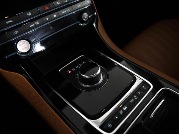 Jaguar XE I с пробегом 2018 года, цена 1 629 000 рублей, 225080 км, седан, Автокод Объявления