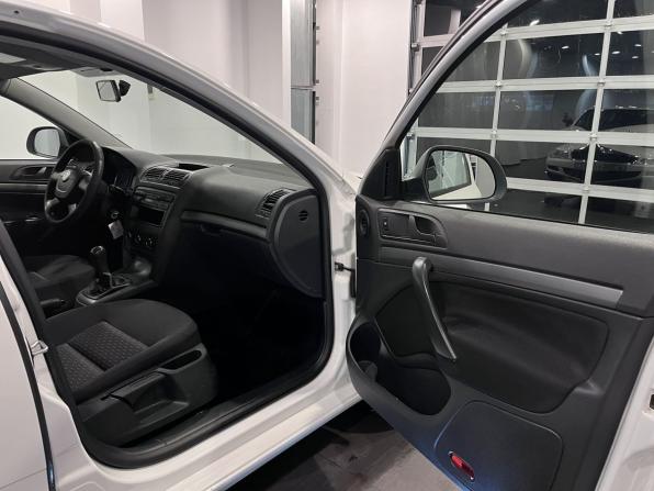 Skoda Octavia II (A5) Рестайлинг с пробегом 2013 года, цена 735 000 рублей, 235334 км, лифтбек, Автокод Объявления