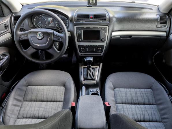 Skoda Octavia II (A5) Рестайлинг с пробегом 2012 года, цена 699 900 рублей, 296000 км, лифтбек, Автокод Объявления