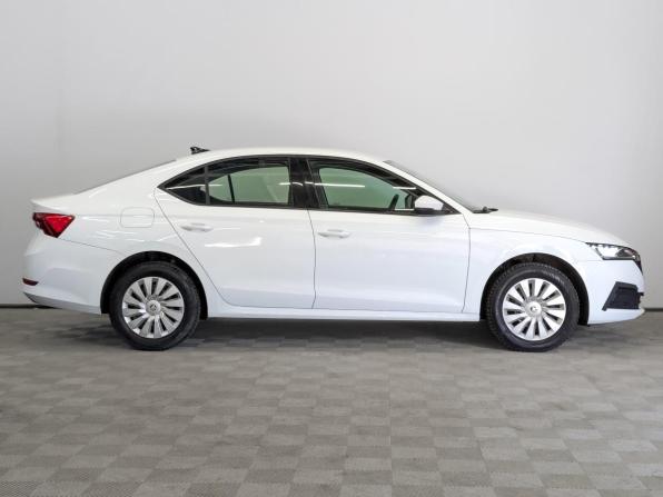 Skoda Octavia IV (A8) с пробегом 2021 года, цена 2 345 000 рублей, 52991 км, лифтбек, Автокод Объявления