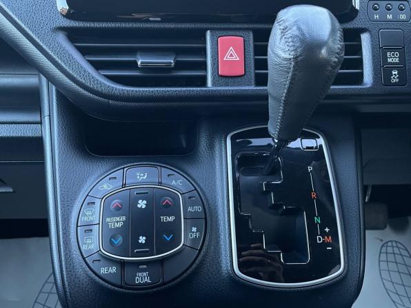 Toyota Voxy III (R80) Рестайлинг с пробегом 2018 года, цена 2 525 000 рублей, 88990 км, минивэн, Автокод Объявления