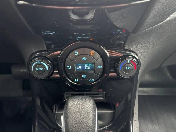 Ford Fiesta Mk6 Рестайлинг с пробегом 2015 года, цена 750 000 рублей, 137700 км, седан, Автокод Объявления