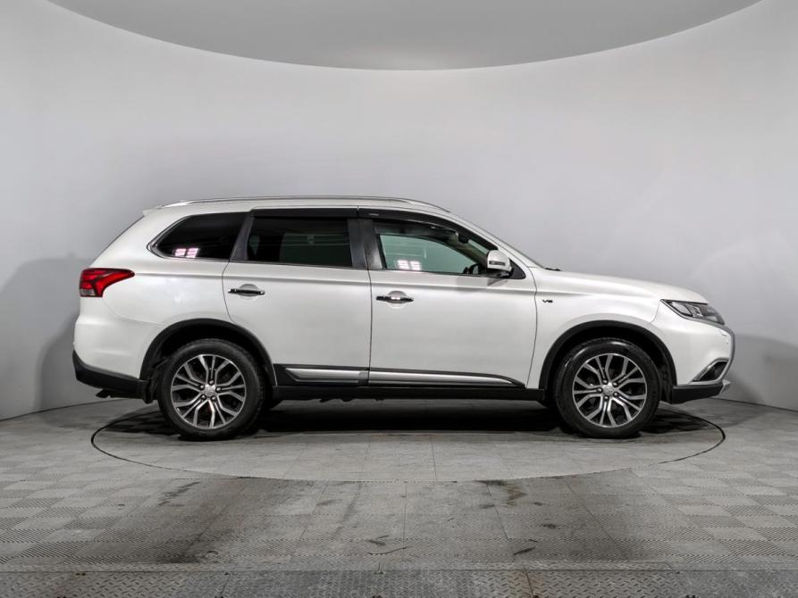Mitsubishi Outlander III Рестайлинг 2 Санкт-Петербург  - изображение 4