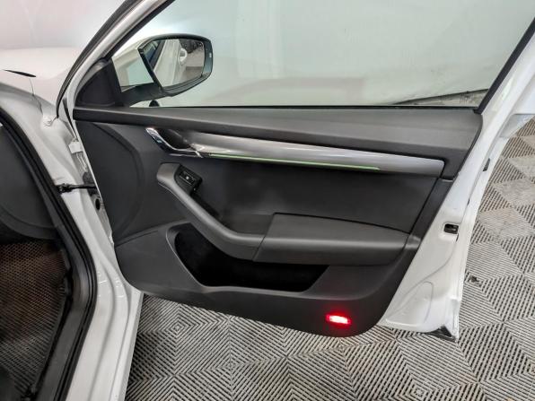 Skoda Octavia III (A7) Рестайлинг с пробегом 2018 года, цена 1 630 000 рублей, 112041 км, лифтбек, Автокод Объявления