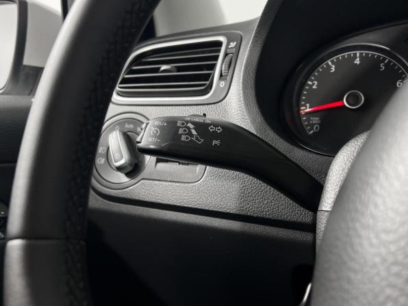 Volkswagen Polo V Рестайлинг с пробегом 2017 года, цена 998 900 рублей, 203439 км, седан, Автокод Объявления