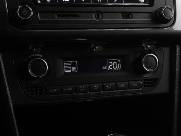 Volkswagen Polo V Рестайлинг с пробегом 2019 года, цена 1 309 000 рублей, 106900 км, седан, Автокод Объявления