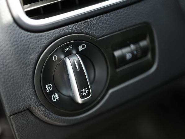 Volkswagen Polo V Рестайлинг с пробегом 2016 года, цена 899 000 рублей, 212725 км, седан, Автокод Объявления