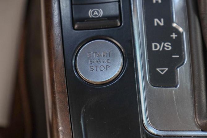Audi A4 IV (B8) Рестайлинг с пробегом 2014 года, цена 1 579 000 рублей, 387120 км, универсал, Автокод Объявления